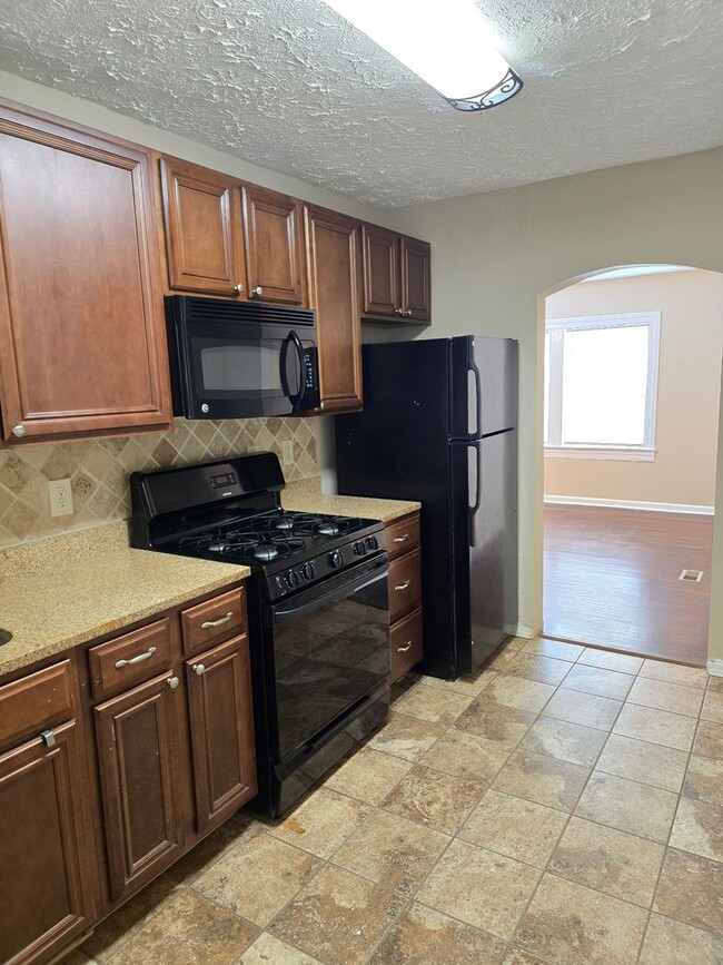 Building Photo - 583 Colonial Cir SE