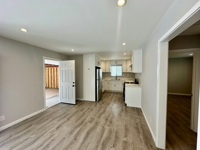 Foto del edificio - 1591 1/2 West 35th Place