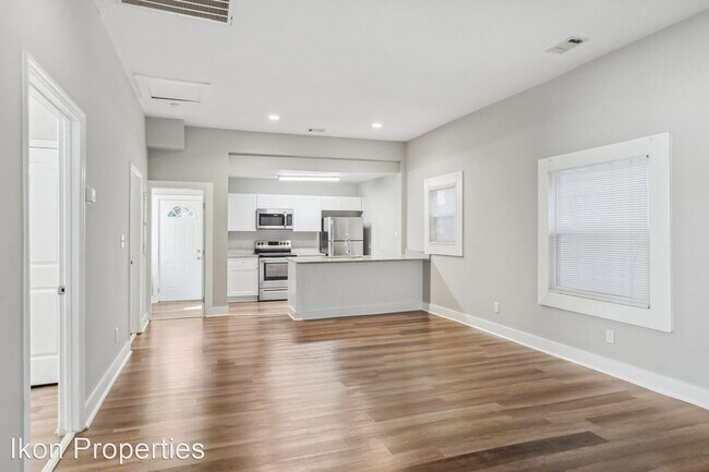 Building Photo - 2 br, 2 bath House - 921 West 42nd Street
