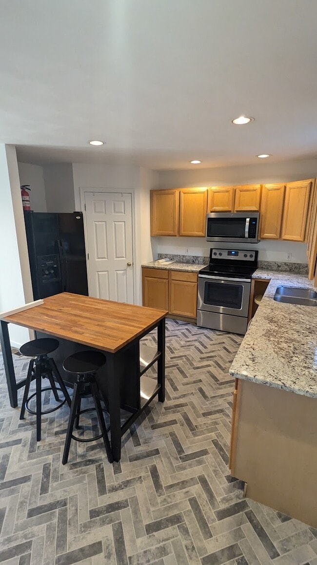 Kitchen - 2562 Creve Coeur Dr