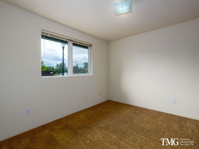 Building Photo - 2BD Ranch Style Duplex in Desirable Washou...