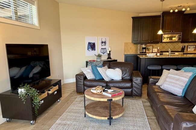 Building Photo - 4026 Pritchard Dr N