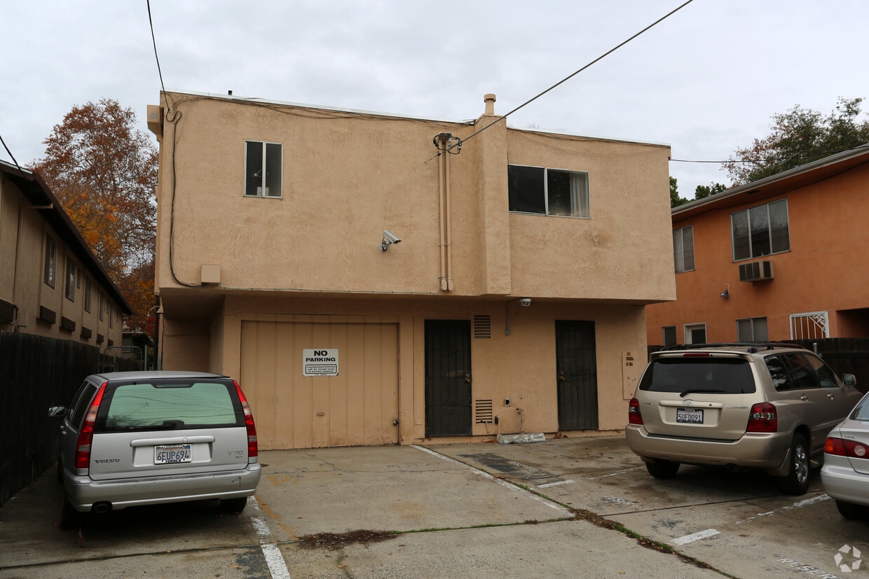 Building Photo - 1122 T St