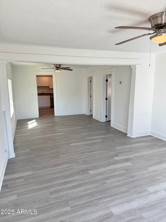 Foto del edificio - 2536 W Morten Ave