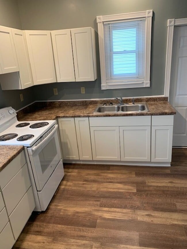 Building Photo - JUNE 2026 - Duluth MN - 6 Bed - 2 Bath
