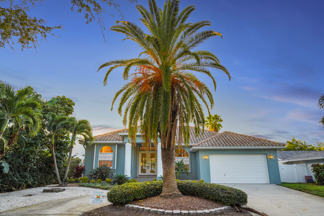 Building Photo - 3012 E Vina Del Mar Blvd
