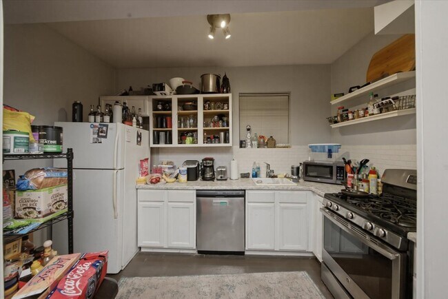 Foto del edificio - 1324 W 19th St