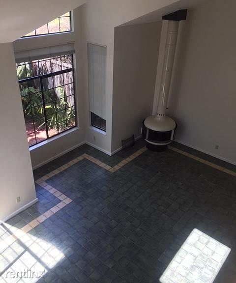 Building Photo - 3 br, 2 bath House - 404 Mott Ave