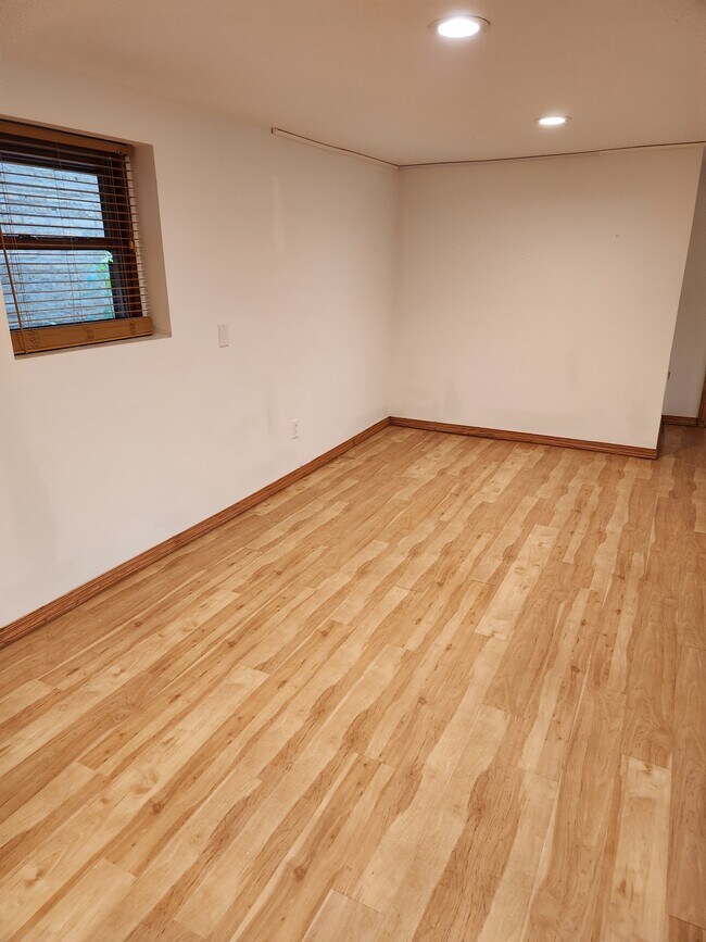 Foto del edificio - 5104 N Kilbourn Ave