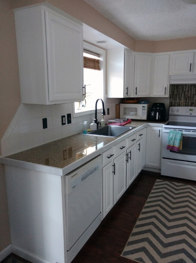 Building Photo - 624 SE Wilson Ave