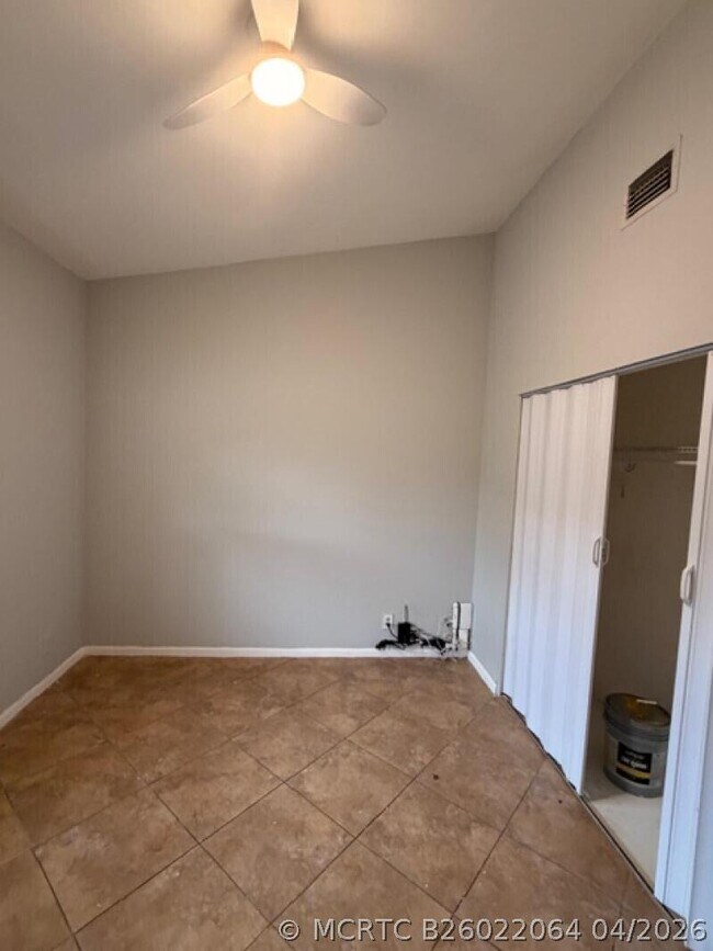 Building Photo - 3076 S Oakland Forest Dr