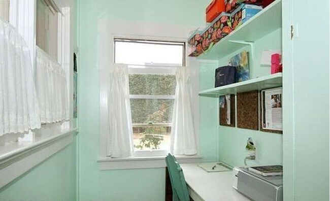 Foto del edificio - 1007 W Beach Blvd