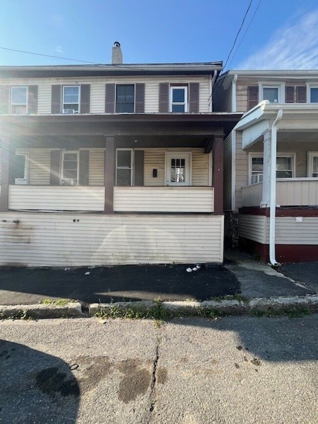 Building Photo - 168 Penn St