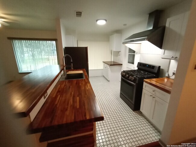 Foto del edificio - 342 Barbara Dr