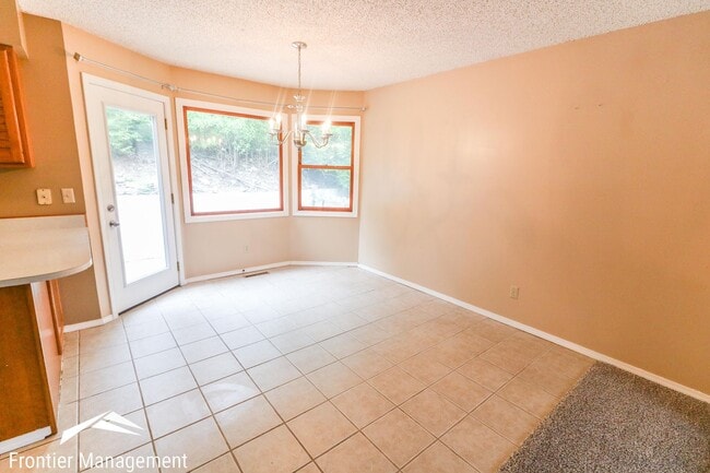 Building Photo - Stunning single-family home in West Manhat...