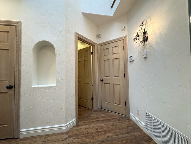 Foto del edificio - Spacious and Inviting 3-Bedroom, 2.5-Bath Townhome in the Heart of Menlo Park