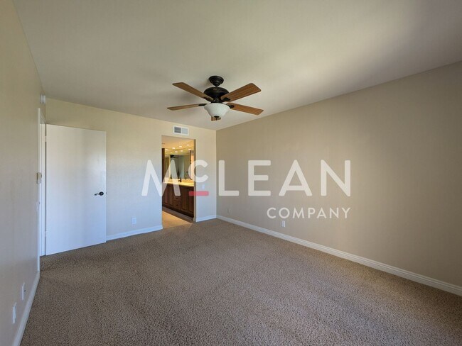 Building Photo - Beautiful Two Bedroom Condo