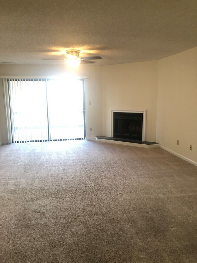 Foto del edificio - 1 Bedroom Condo in Lake Vista