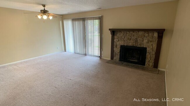 Building Photo - 144 W Rockrimmon Bl #101