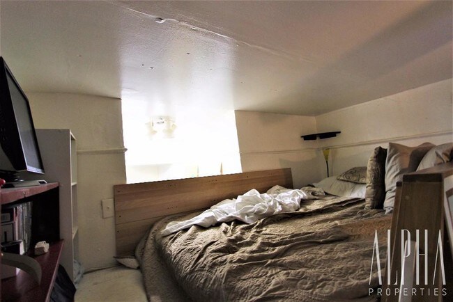 Foto del edificio - 228 W 13th St