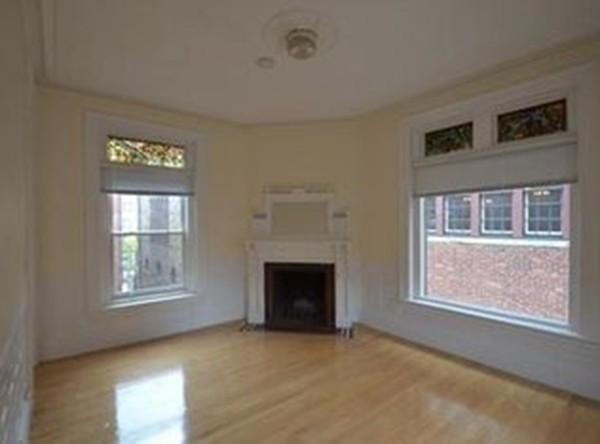 Building Photo - 162 Newbury St