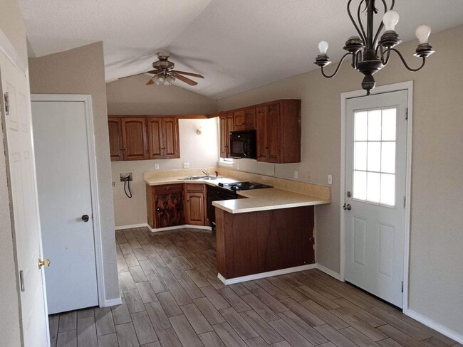 Building Photo - 616 Briarwood Ln