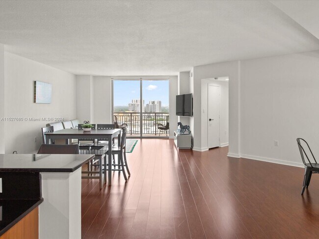 Foto del edificio - 9066 SW 73rd Ct