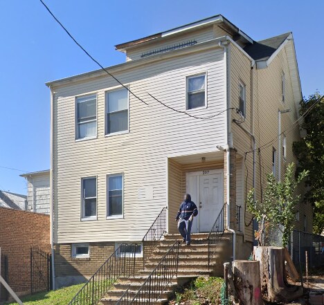 Primary Photo - 207 Stuyvesant Ave