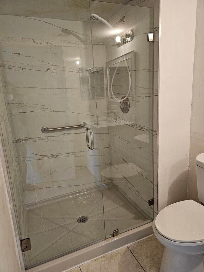 Foto del edificio - 8455 Coral Lake Way