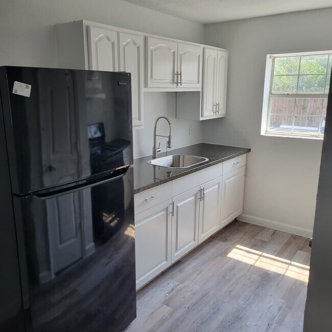 Foto del edificio - 4525 Weaver Rd