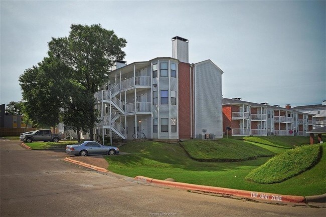 Building Photo - 4441 Old College Rd