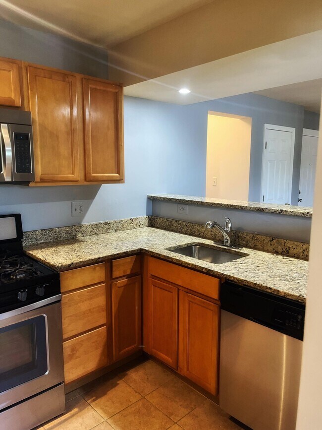 Building Photo - 2512 Markham Ln