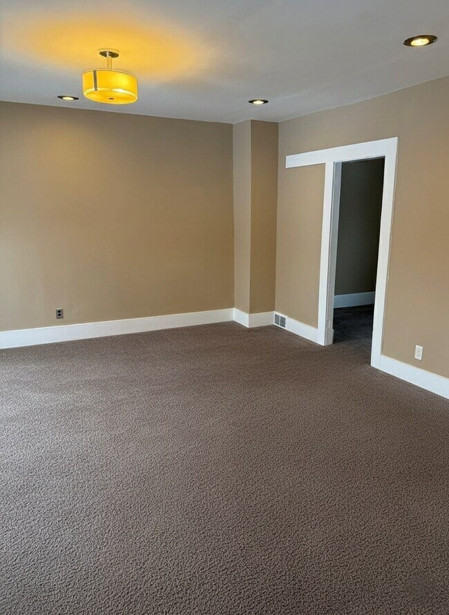 Building Photo - 7007 Fullerton Ave