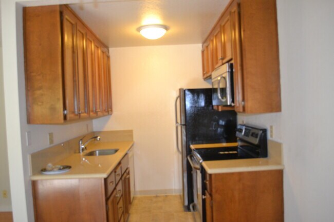 Building Photo - 5546 Makati Cir