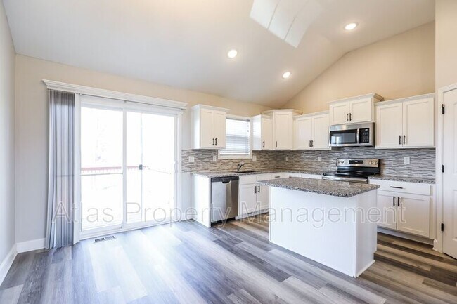 Foto del edificio - 7816 N Tipton Ave