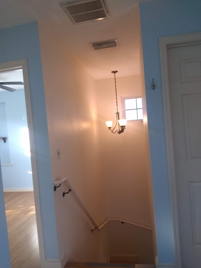 Curved Stair Way - 224 26th Ave N