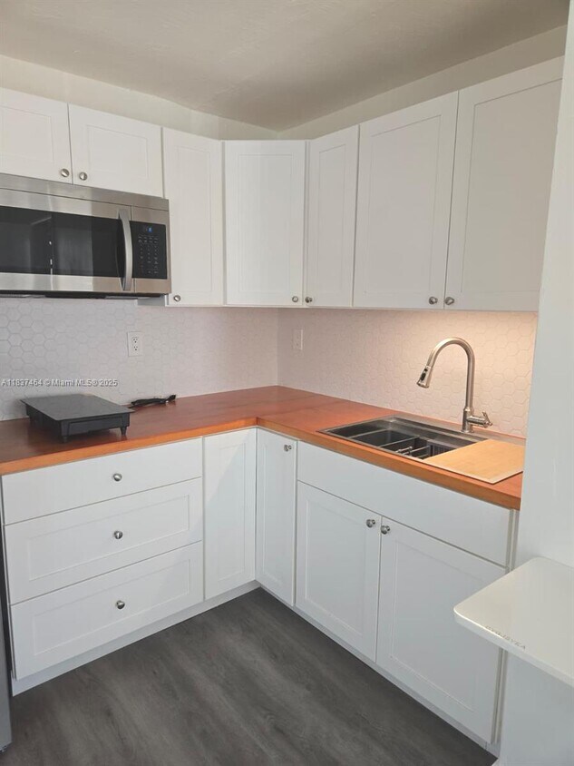 Foto principal - 2115 N 17th Ct