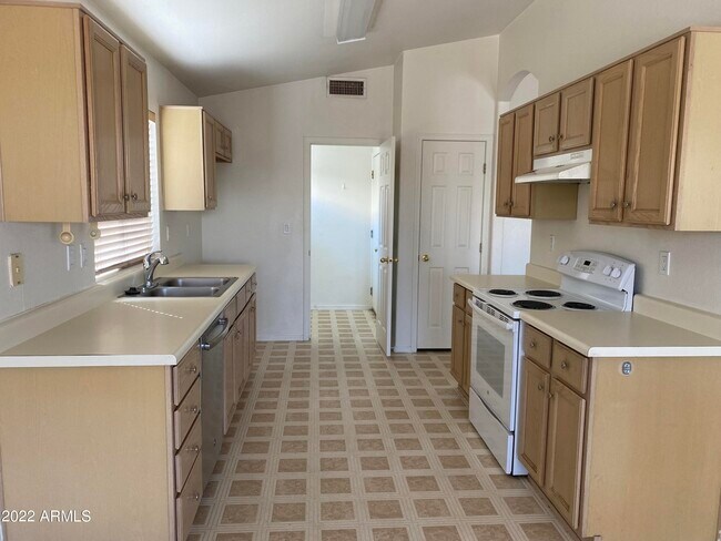 Building Photo - 2328 E Manor Dr
