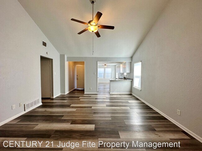 Foto del edificio - 3 br, 2 bath House - 814 N. Riverside Drive