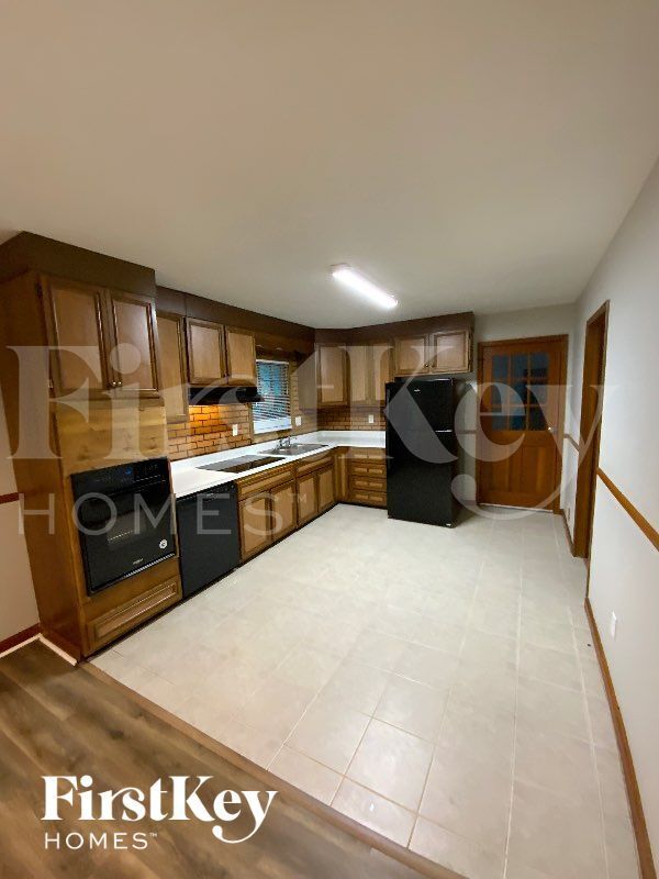 Building Photo - 6646 Birchwood Ct