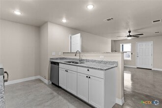 Building Photo - 803 Meadow Cir