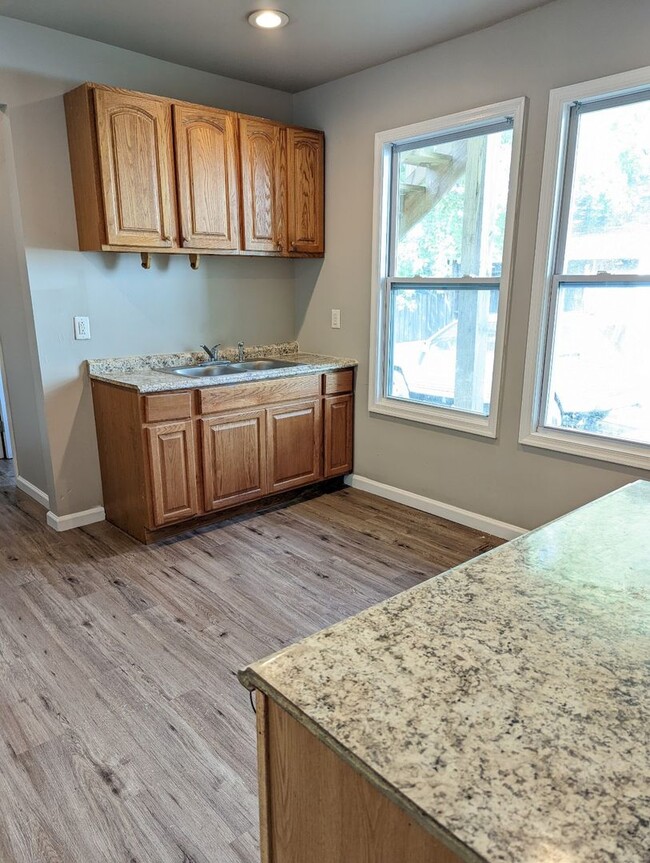 Building Photo - MOVE IN READY 3 Bedroom nestled in the Hea...