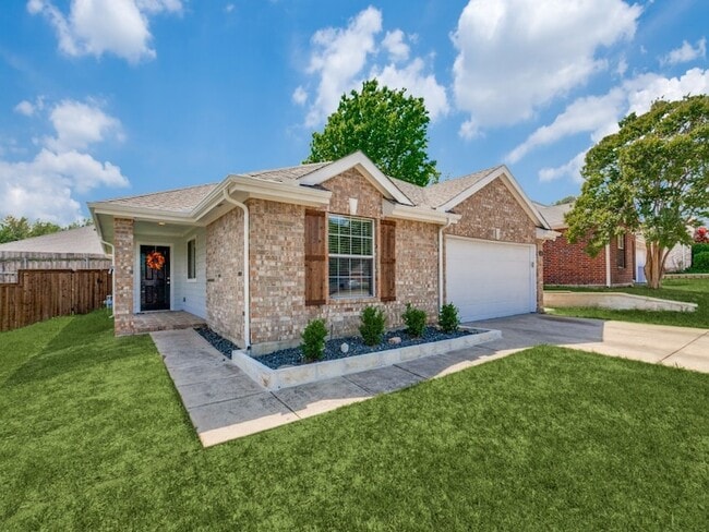 Photo - 1305 Greenbriar Lane Unit House