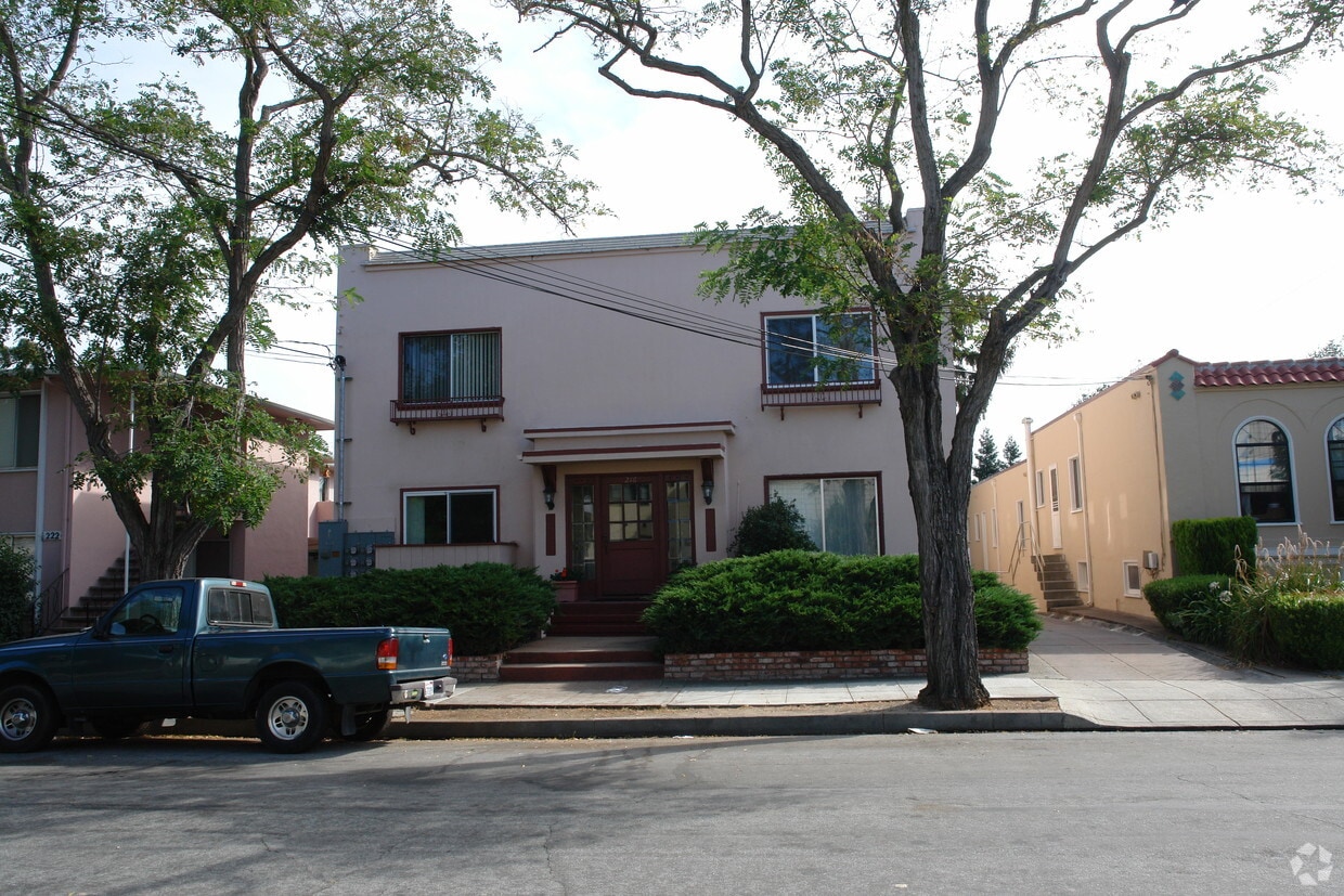 Building Photo - 216 Myrtle Rd