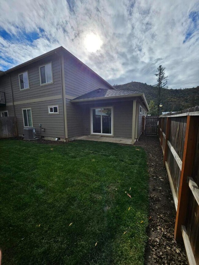 Foto del edificio - 141 Rivers Edge Ct