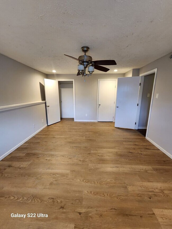 Building Photo - 2 Bedroom Luxury Condo nestled in the heart of Sicklerville NJ