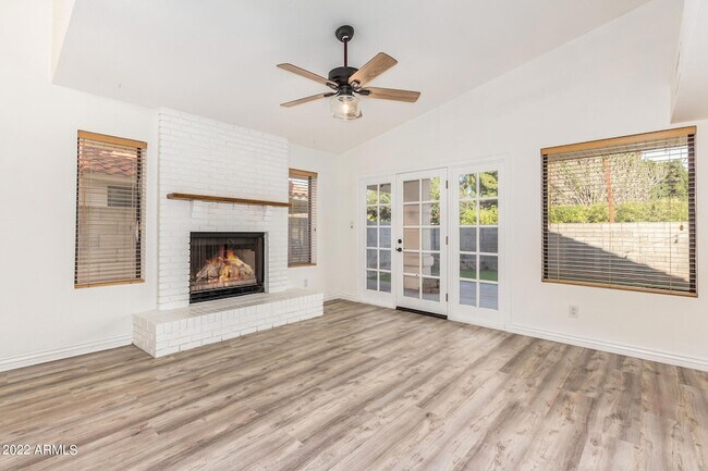 Building Photo - 2174 E Aspen Dr