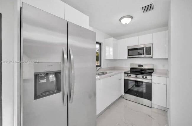 Foto del edificio - 673 NW 14th St