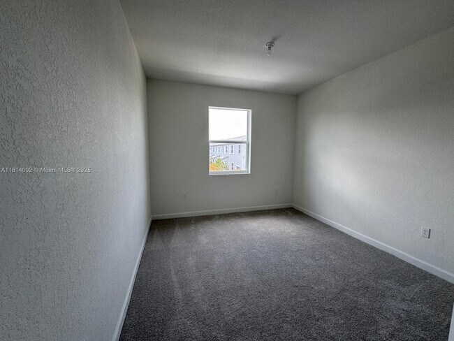 Foto del edificio - 18413 SW 1st St
