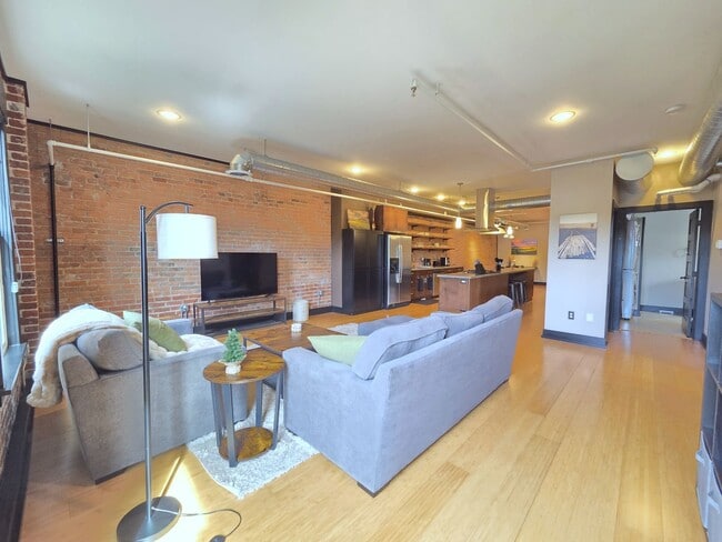 Building Photo - $3000 - 1 Bed / 1 Bath Fully Furnished Condo in a Secure Building in Downtown Spokane